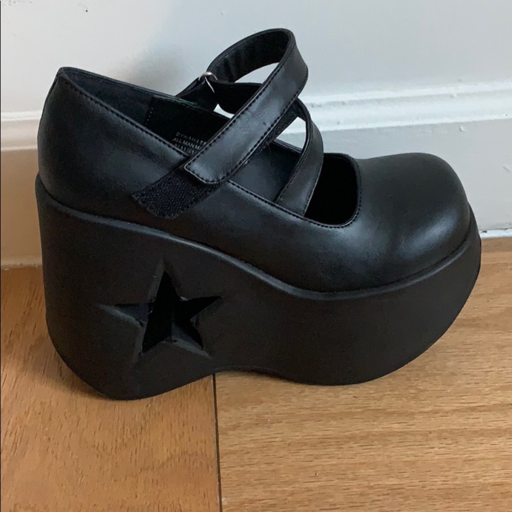 demonia dynamite size 8